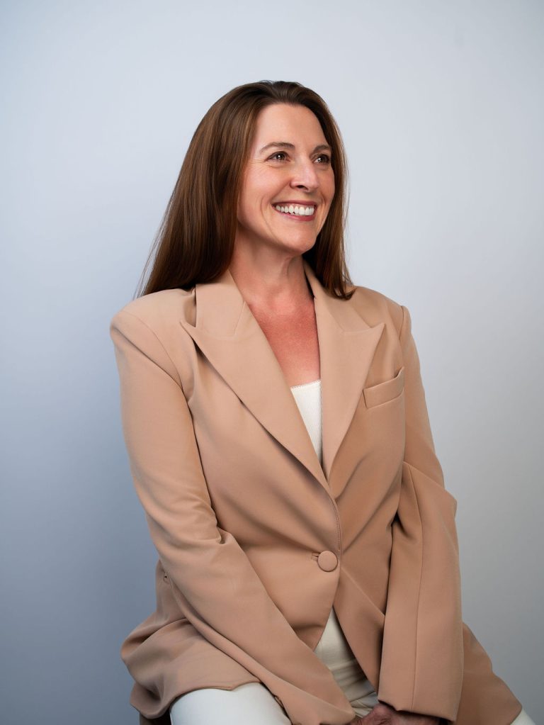 Laurie McSwiggin - Clinical Hormone Health Coach Laurie McSwiggin - Clinical Hormone Health Coach